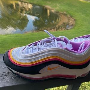 Girl’s Nike air max 97 size 4
